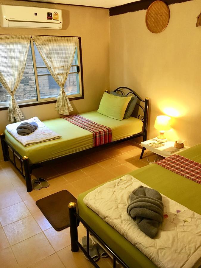 Twin House @ Tapae Hostal Chiang Mai