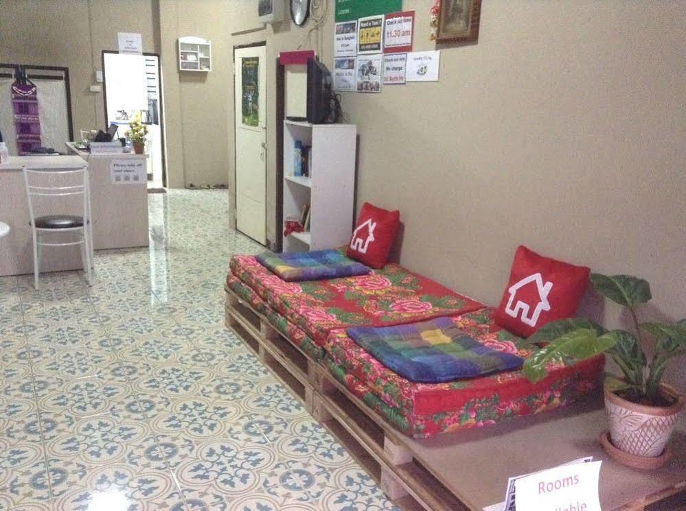 Hostal Twin House @ Tapae