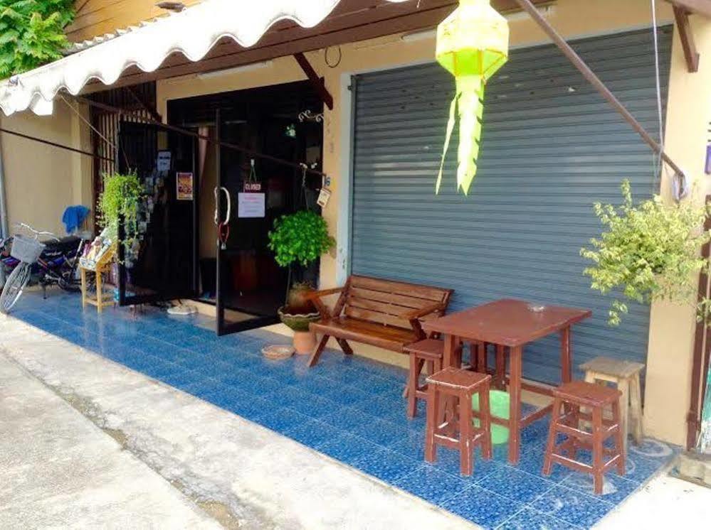 Hostal Twin House @ Tapae *