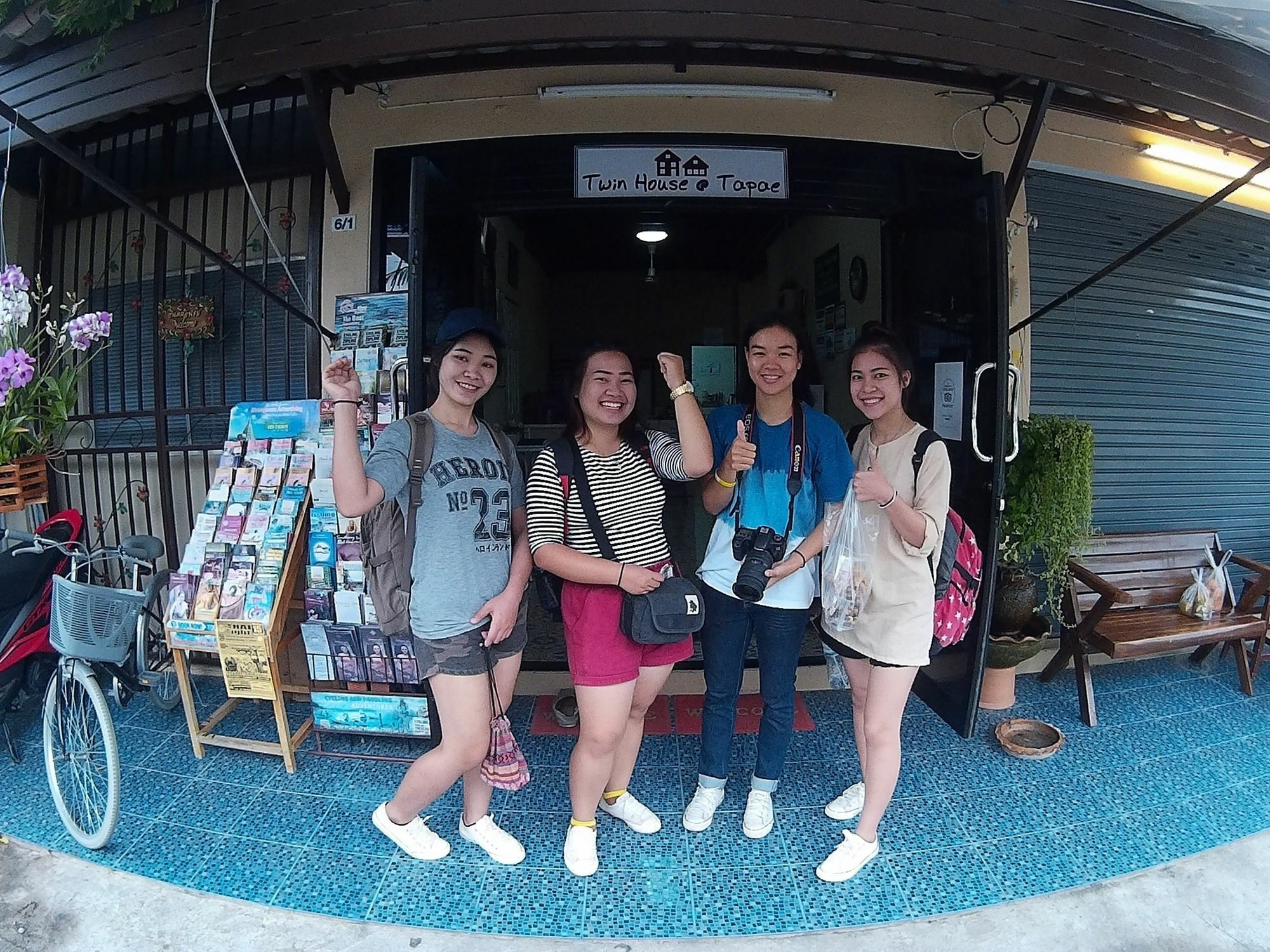 Twin House @ Tapae Hostal Chiang Mai