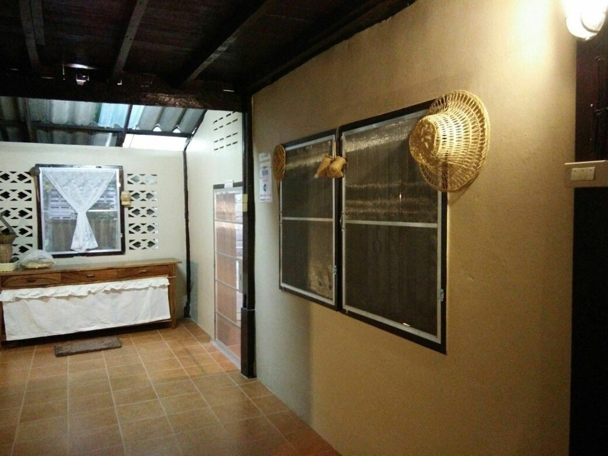 Twin House @ Tapae Hostal Chiang Mai