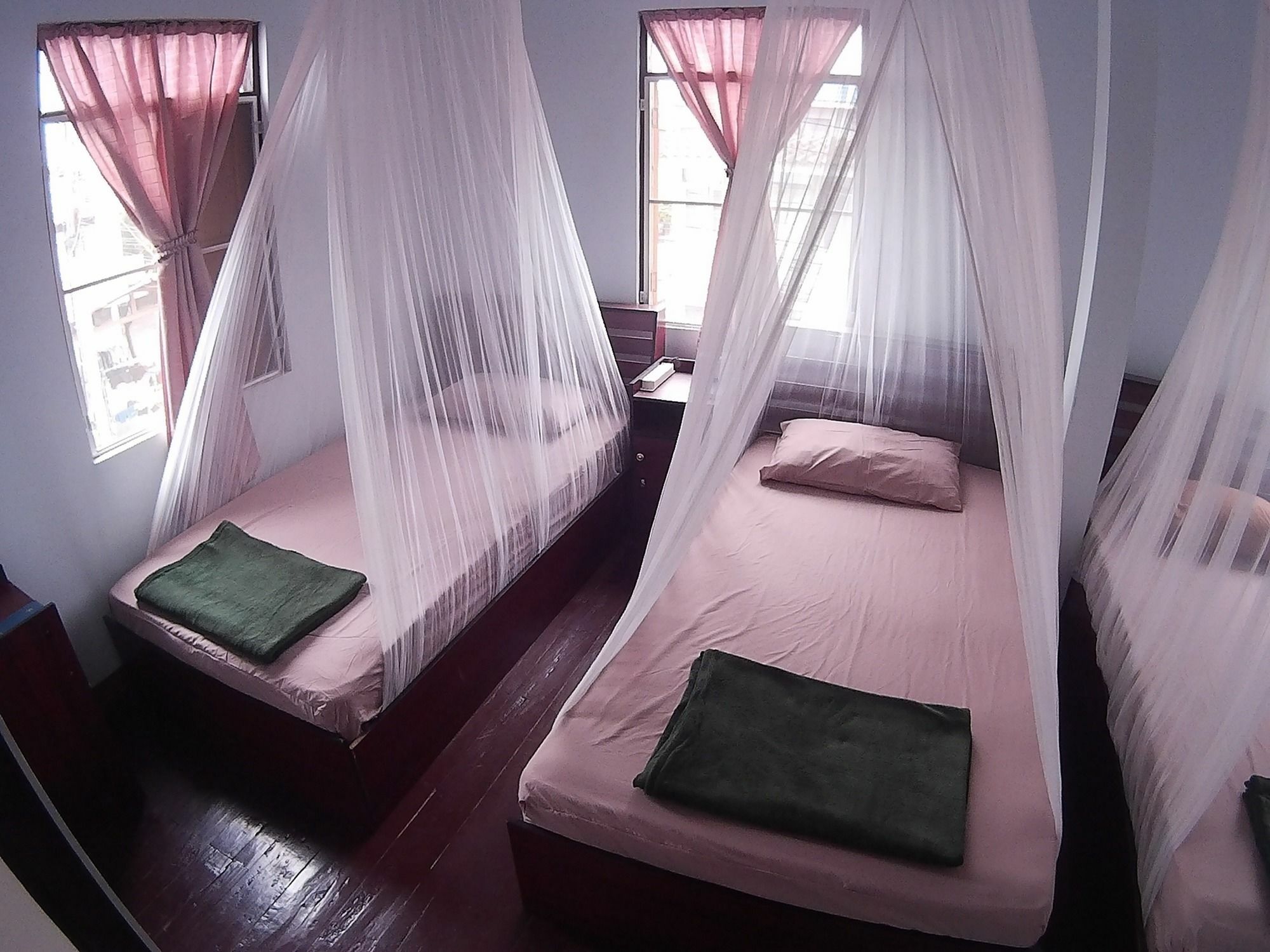 Twin House @ Tapae Hostal Chiang Mai