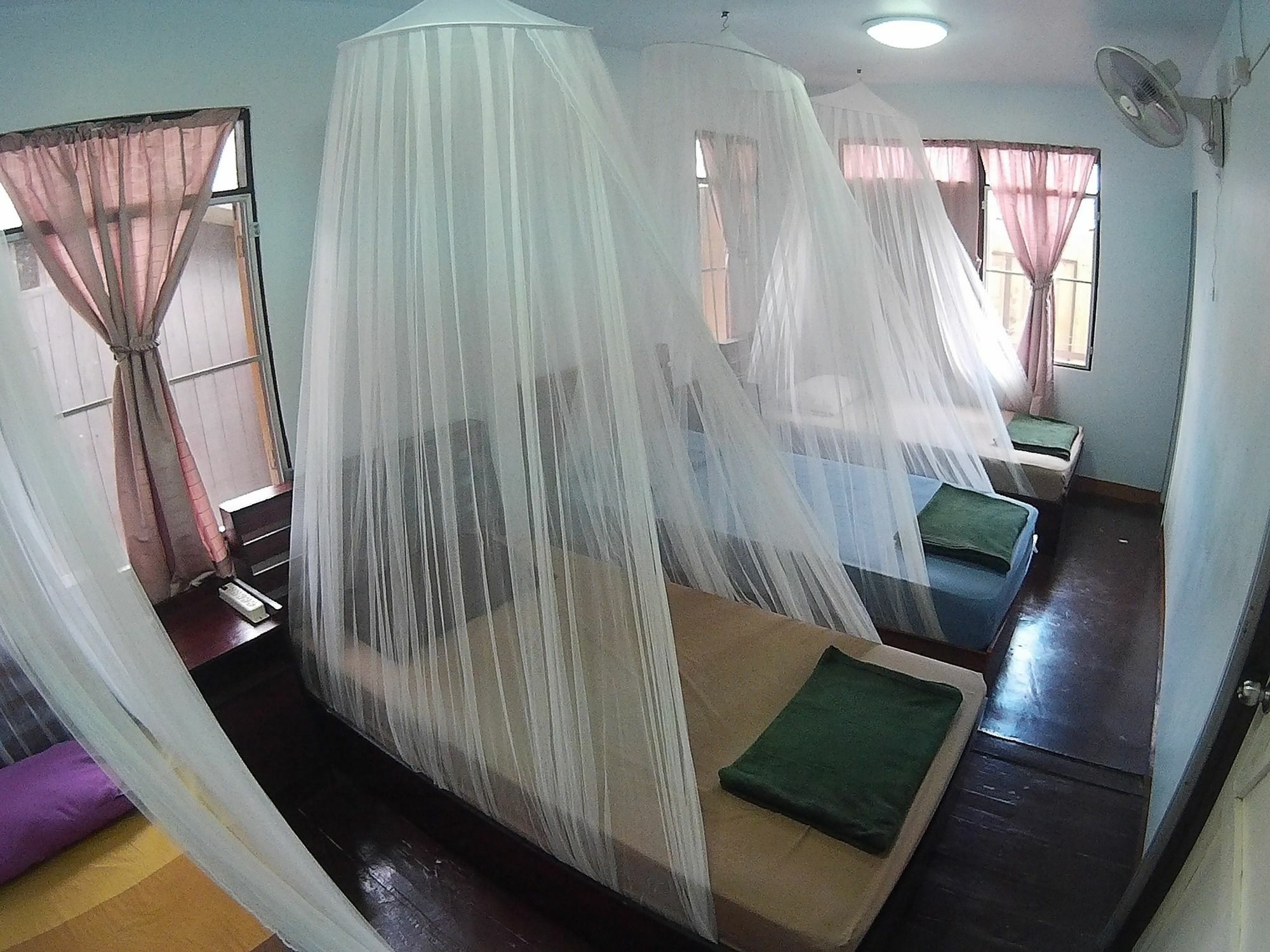 Twin House @ Tapae Hostel Chiang Mai